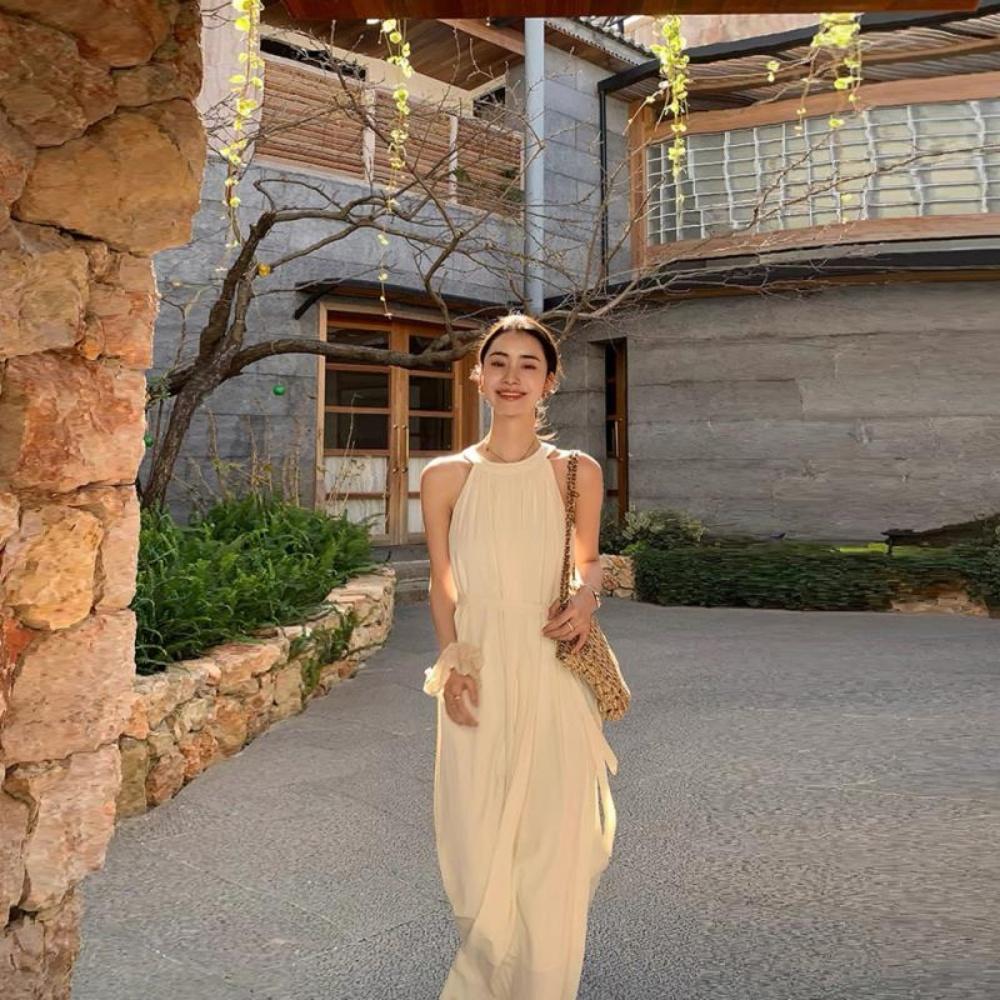 春夏 華奢 ホルターネックワンピース シャーリング ベルテッド ロングシフォンワンピース ホワイト ブラック リゾートコーデ デートコーデ