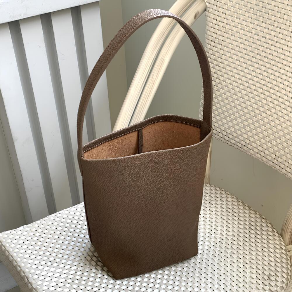 スクエア 牛革 トートバッグ パークバッグ ミディアム バケットバッグ ボボサンバッグ