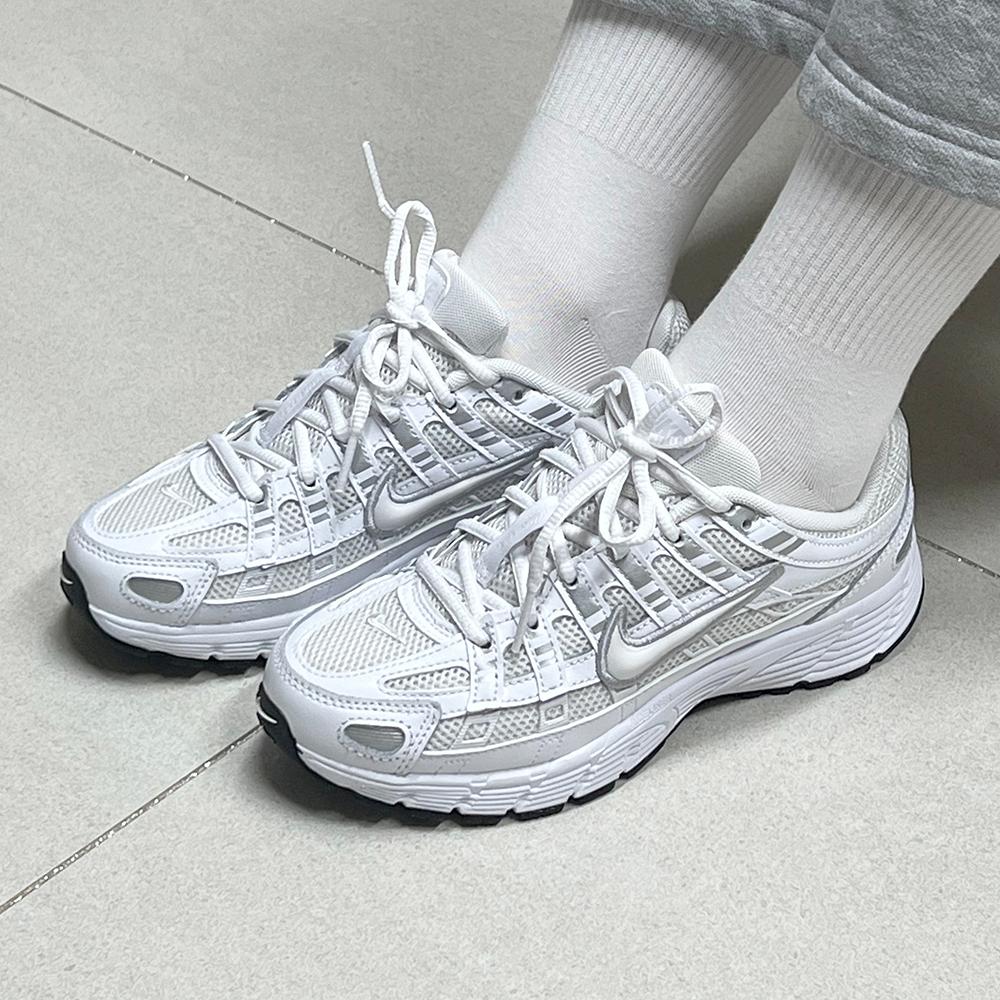 NIKE P6000 履き心地の良いスニーカー ランニングシューズ レディース 厚底 P-6000 メタリックシルバー ホワイト