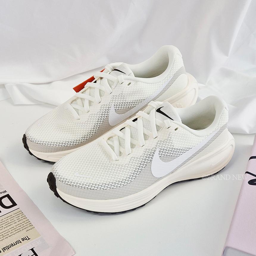 ナイキ レボリューション 8 快適な足幅広め レディーススニーカー ランニングシューズ ヘルシーシューズ ジョギングシューズ アイボリー