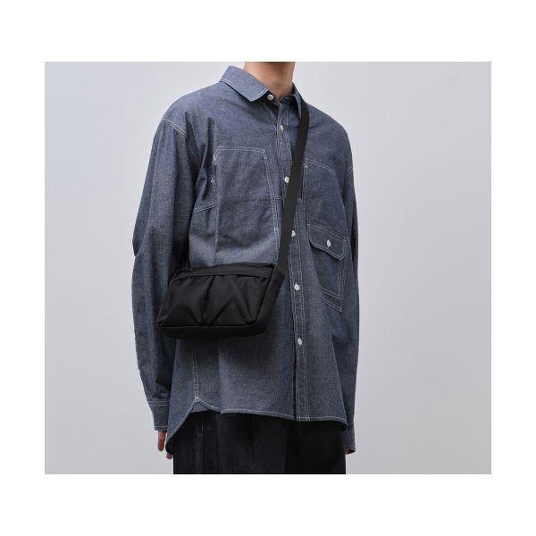 무신사스탠다드 AVR 듀얼 포켓 미니 크로스 백 meebg8a35