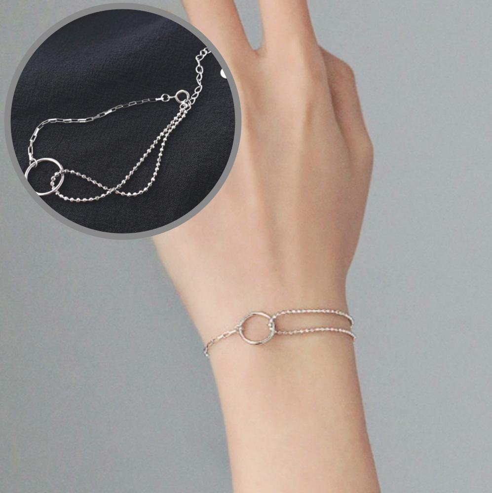 大学生 夏 デイリースタイル ポイント シンプル サークル ブレスレット 細めのレイヤードアクセサリー