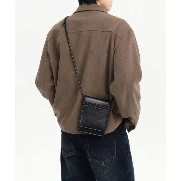 무신사스탠다드 신세틱 레더 플랩 미니 크로스 백 1624845