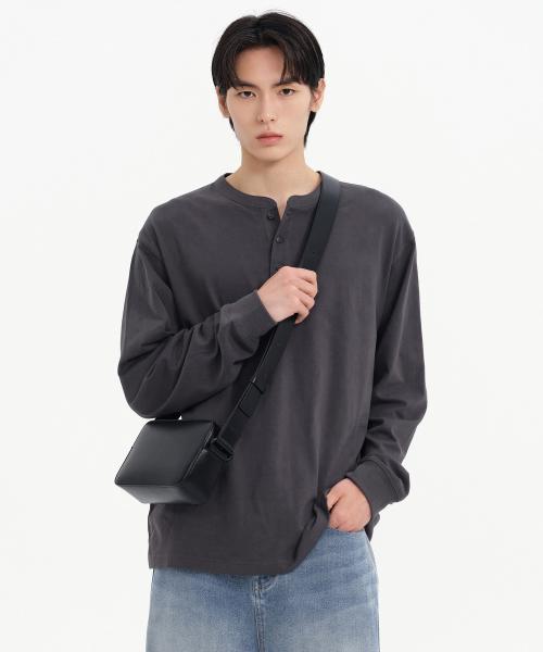 무신사스탠다드 신세틱 레더 카메라 백 meebg8a61bk