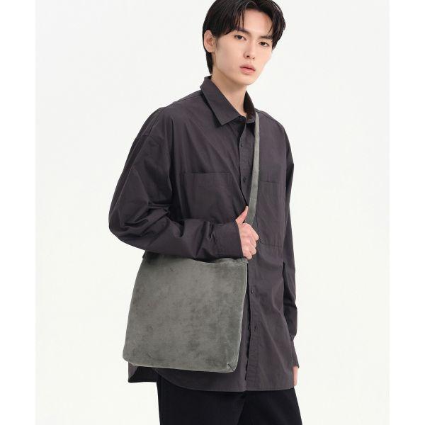 무신사스탠다드 피그 스킨 크로스 백 meebg8d56