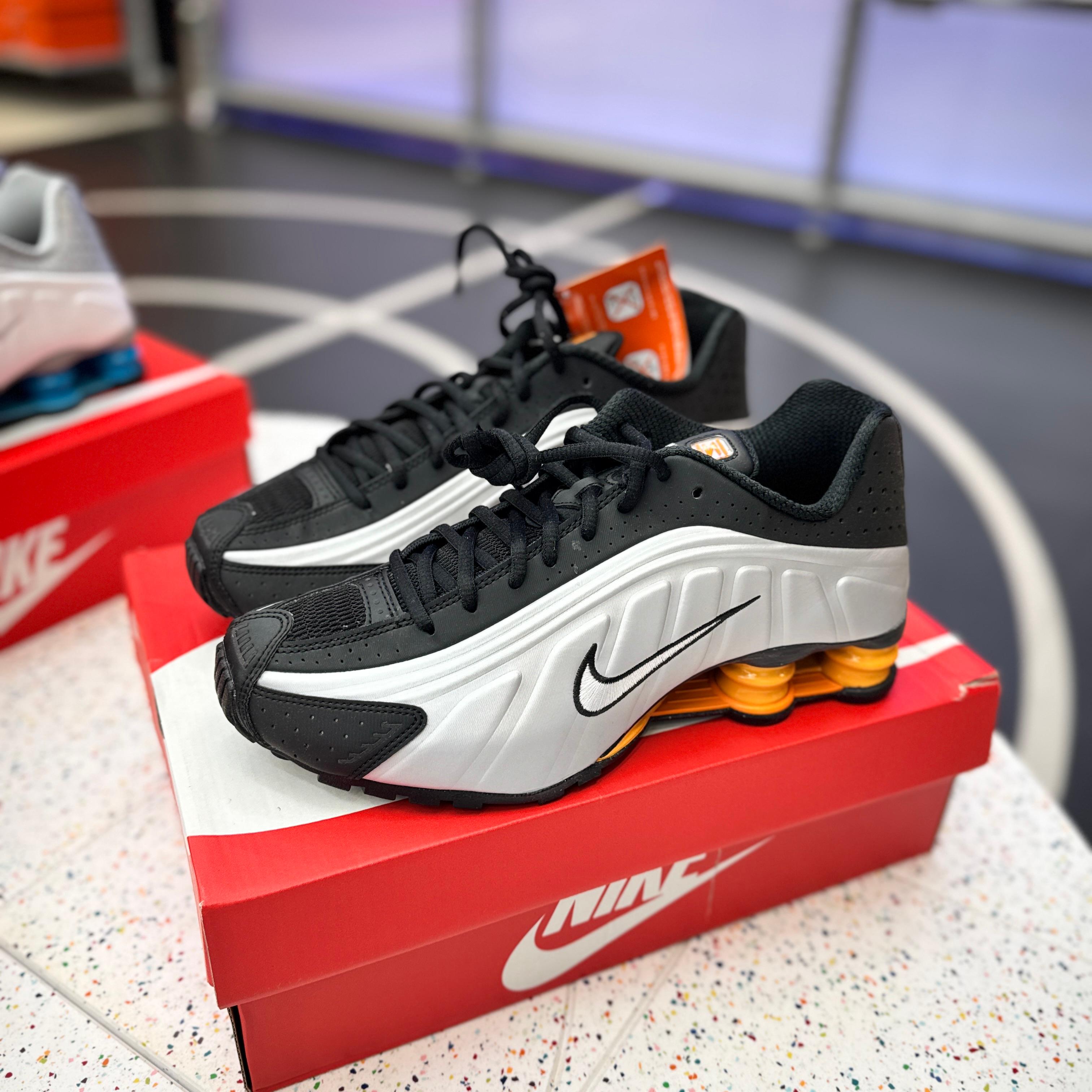 [国内正規店] NIKE SHOX R4 PREMIUM メンズ ランニングシューズ スニーカー シルバーホワイト BEST GREY HQ1988 003