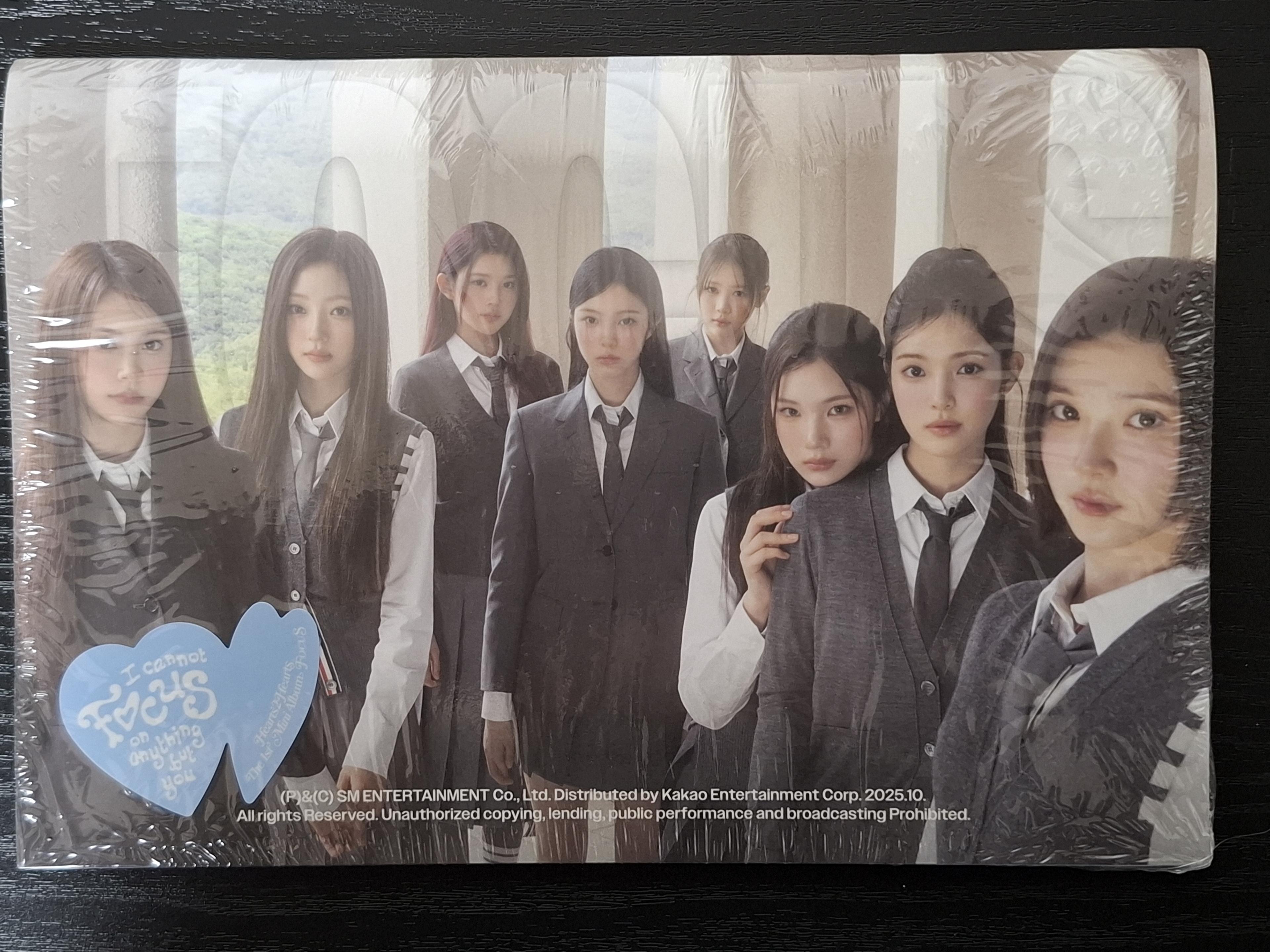 【CD フォトブック】Hearts2Hearts ミニ 1集 FOCUS Photobook Ver カバー A