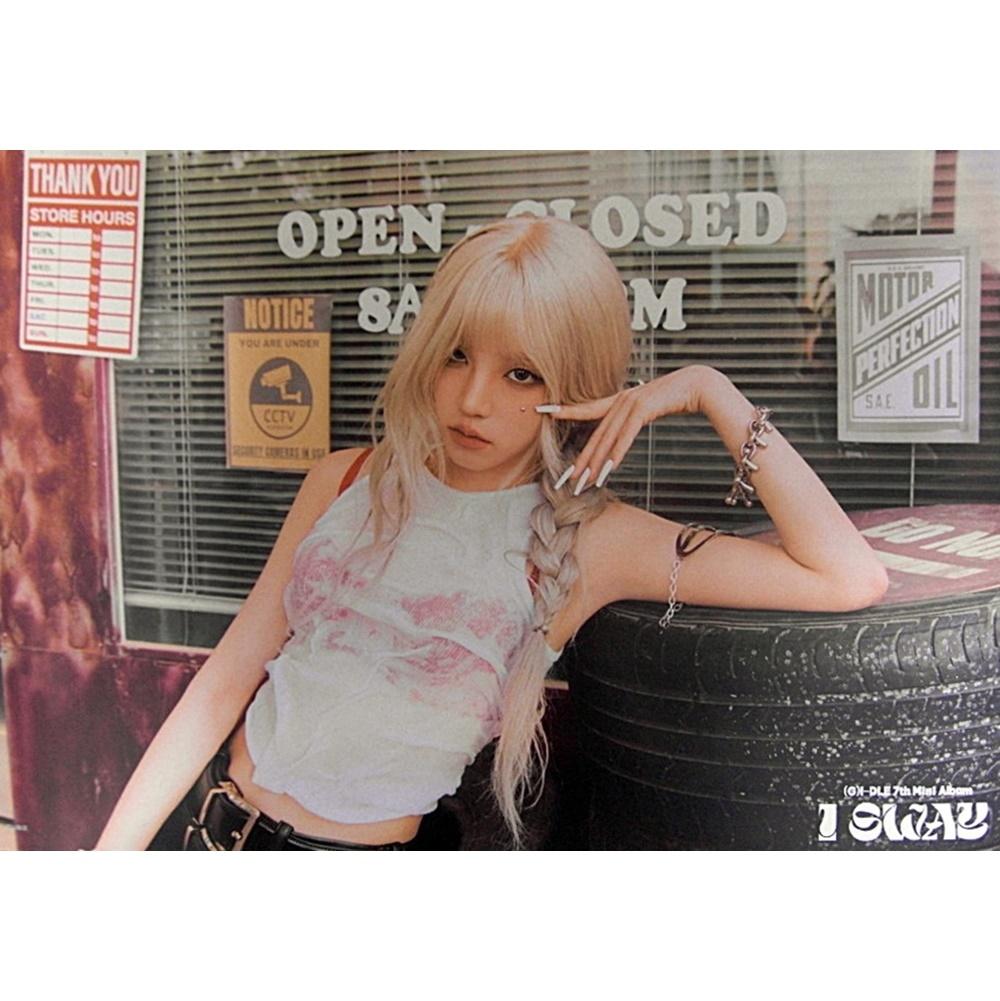 (Bromide 1 type + Tube) (G I-DLE) Yuqi Poster