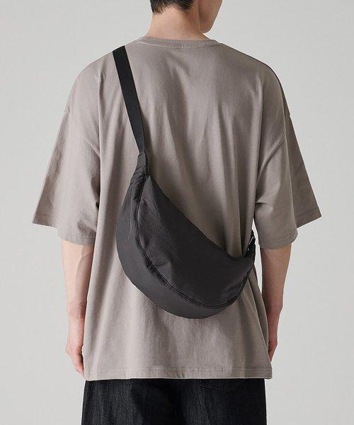 MUSINSA STANDARD クリンクル ミニ ホーボー クロス バッグ