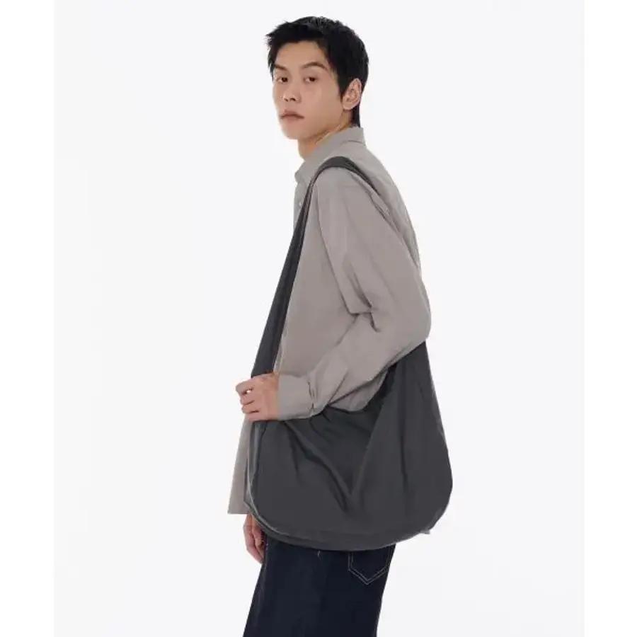 MUSINSA STANDARD TR 미니멀 크로스 백