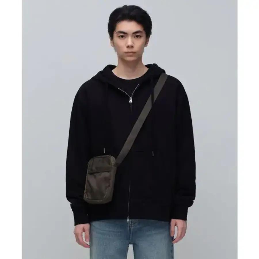 무신사스탠다드 AVR ミニ クロスバッグ ブラウン 1623697