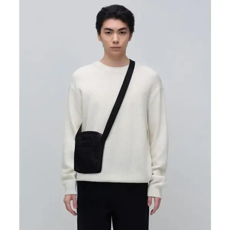 무신사스탠다드 AVR ミニ クロスバッグ ブラック 1623706