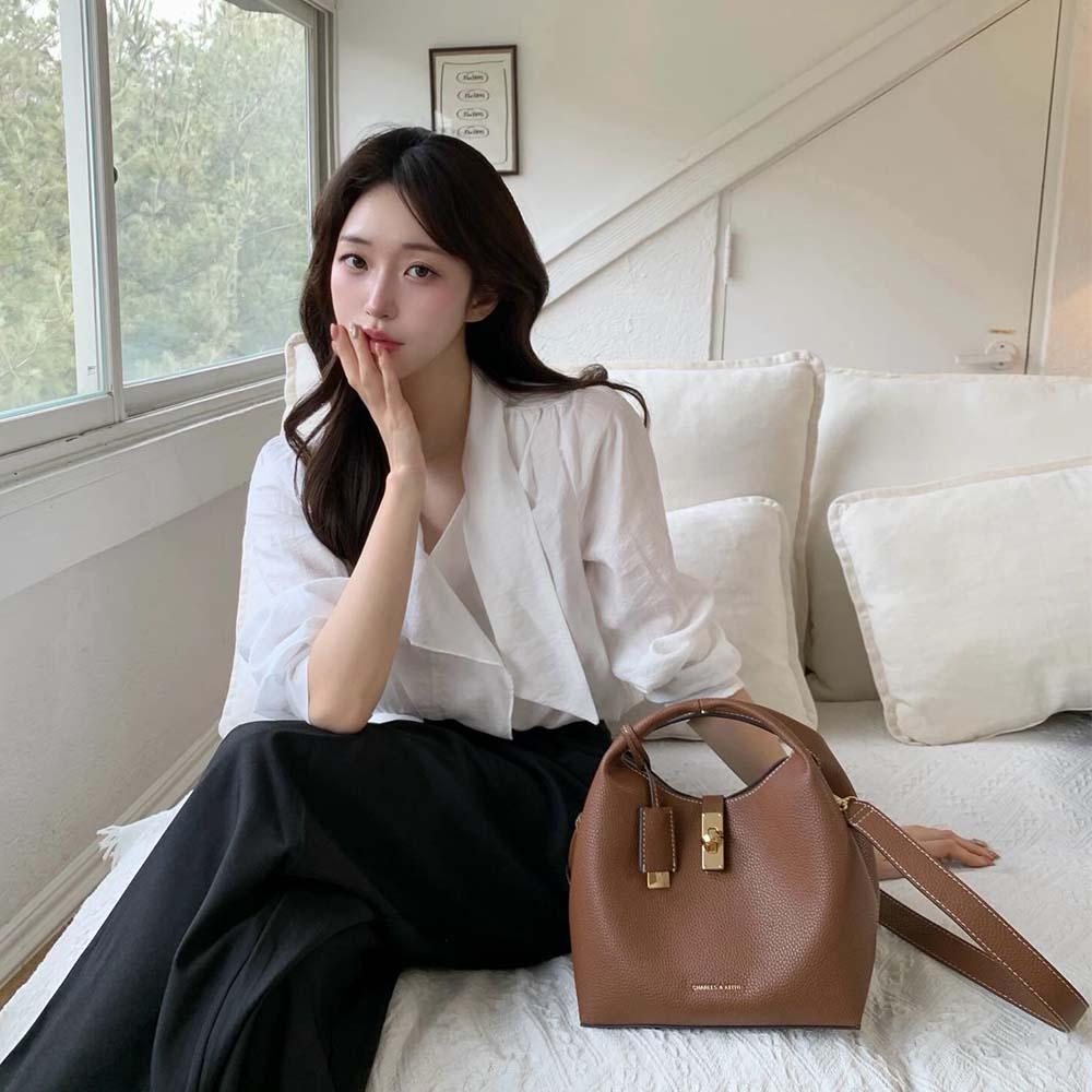 Charles & Keith [予約販売] チャンス リサイクル ターンロック バケットバッグ 4colors CK2-10701618