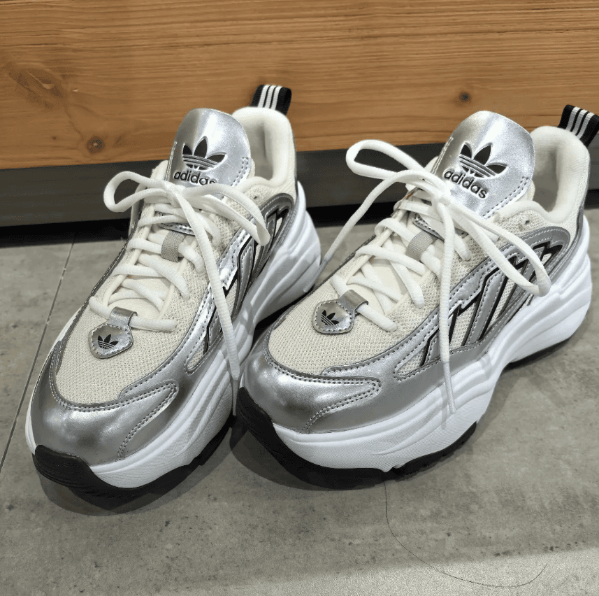 adidas WOMENS ORIGINALS OZWEEGO 厚底スニーカー ホワイトシルバー KK2747