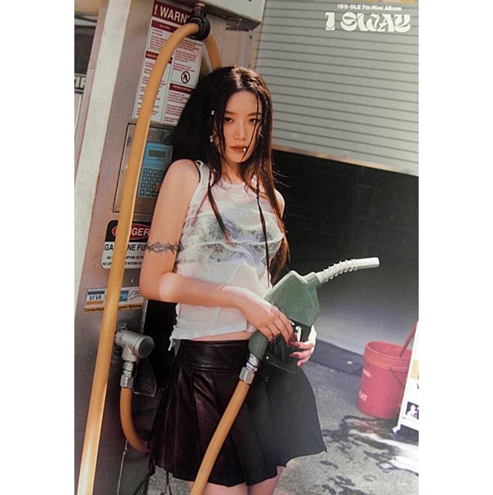 (ブロマイド1種+丸筒) (G)I-DLE I SWAY シュファ ポスター