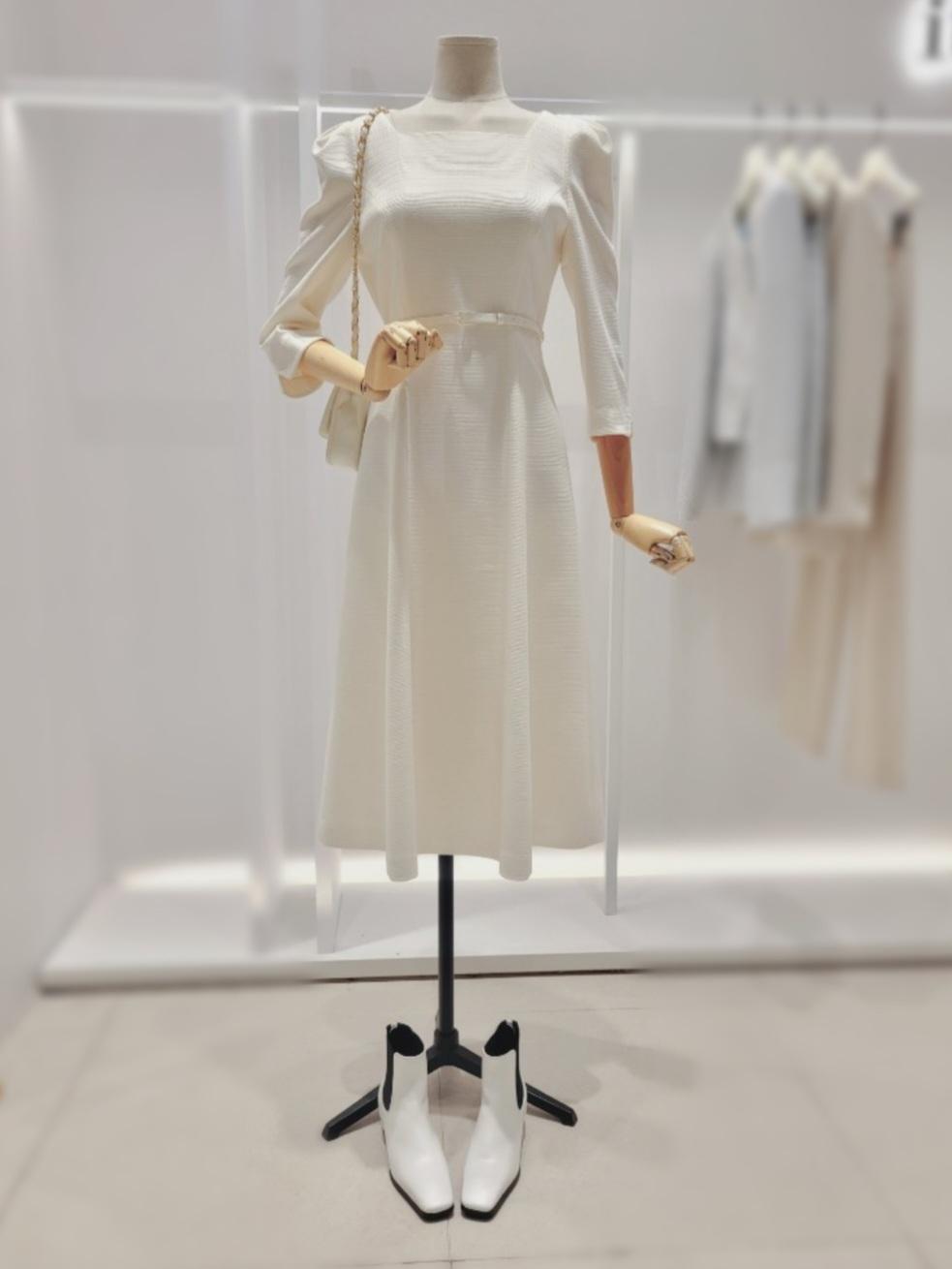 IT'S MORAEL ベルティッド スクエアネック ワンピース ITP2YOP770