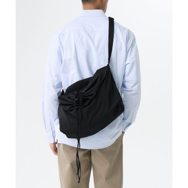 무신사 스탠다드 クリンクル ドローストリング イージー クロスバッグ ブラック
