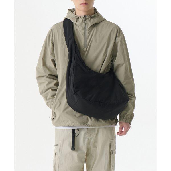 무신사 스탠다드 ソフトシェル ホーボー クロスバッグ ブラック