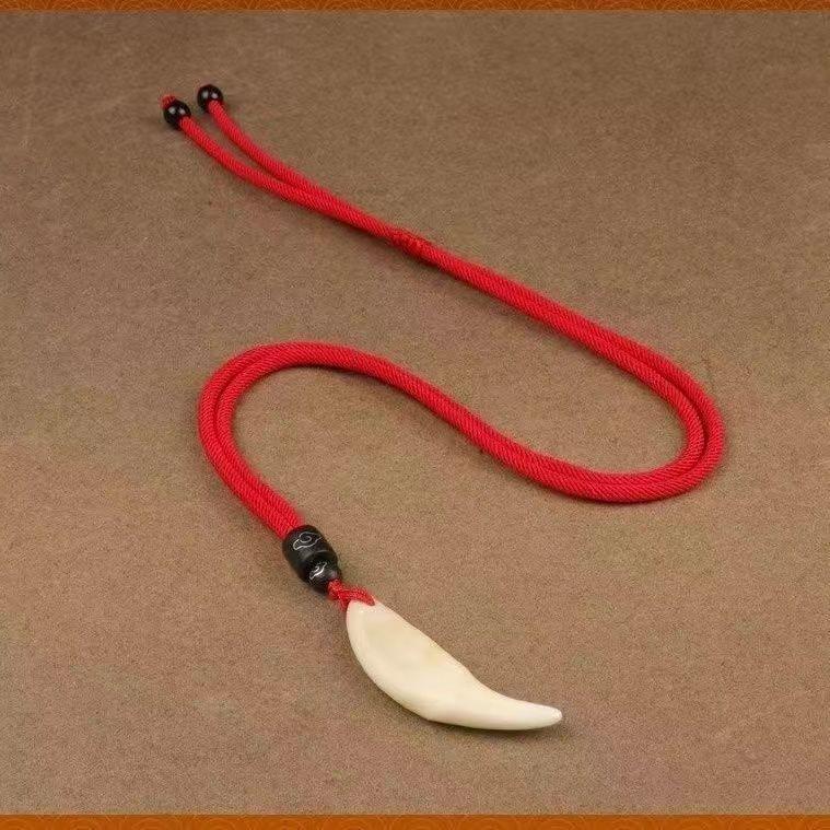 ネックレスペンダント 狼の牙 個性的アクセサリー レッドクラウドライン 3.5cm