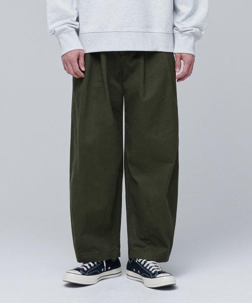 무신사스탠다드 コットン ワイド バルーン パンツ カーキ