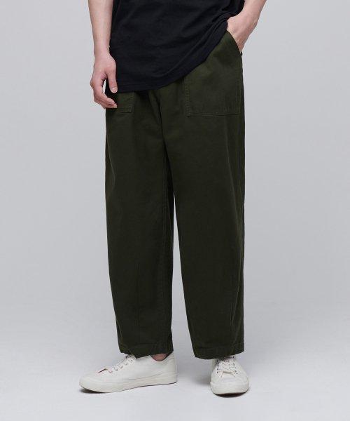 무신사스탠다드 コットン スリムフィット ワイド パーティング バルーンパンツ カーキ