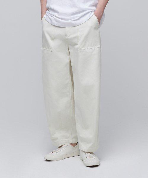 무신사스탠다드 コットンスリムフィットワイドパーティングバルーンパンツ クリーム
