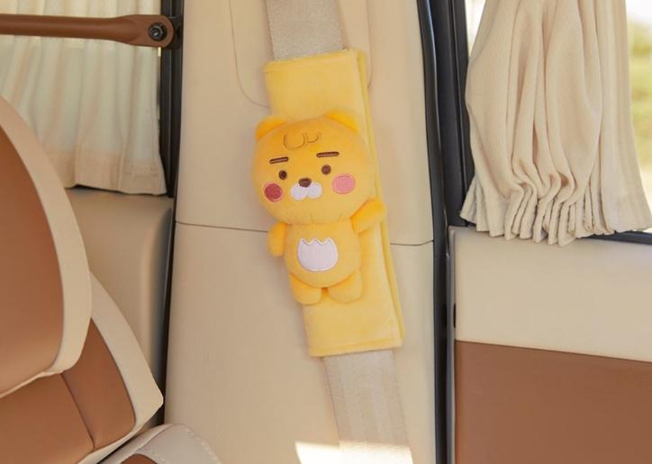 カカオフレンズ シートベルトカバー ライアン Helloぬいぐるみ 車用品