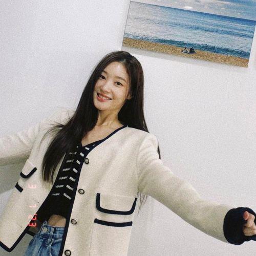 ON&ON Vネック ノーカラー ジャケット NEW5XJ281