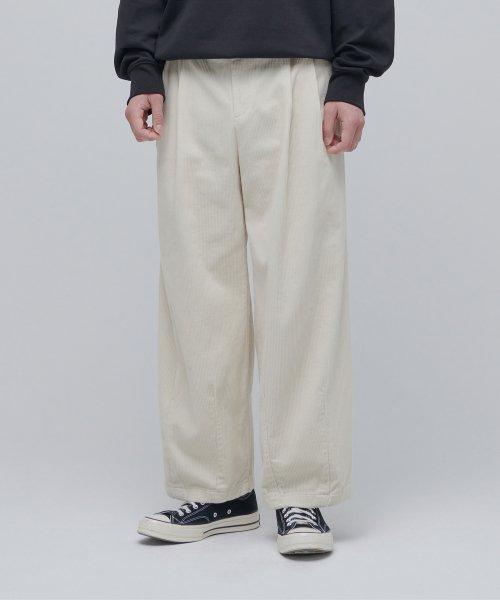무신사스탠다드 コーデュロイ ワイド バルーンパンツ クリーム