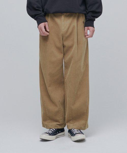 무신사스탠다드 コーデュロイ ワイド バルーンパンツ ベージュ