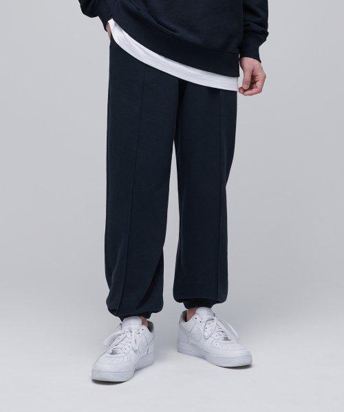 무신사스탠다드 핀 턱 와이드 스웨트 팬츠 네이비