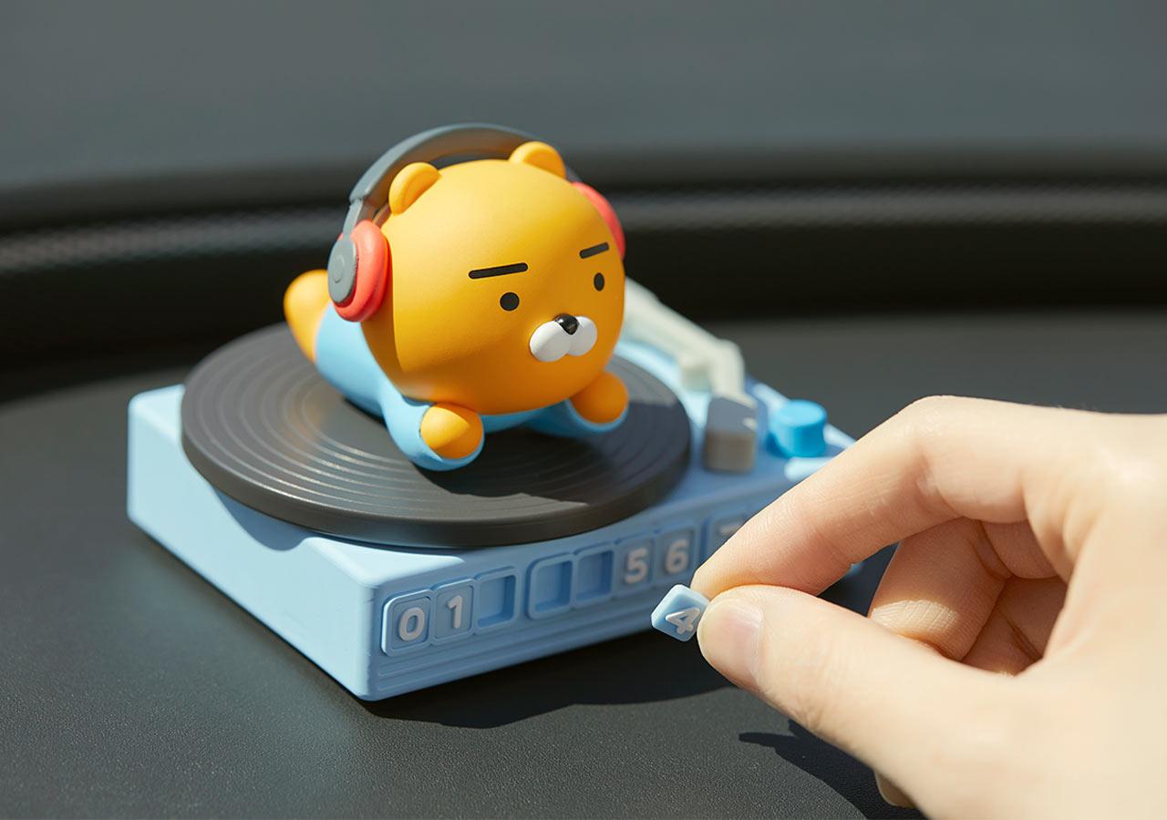 カカオフレンズ 車用フィギュア 車用ナンバープレート DJ RYAN