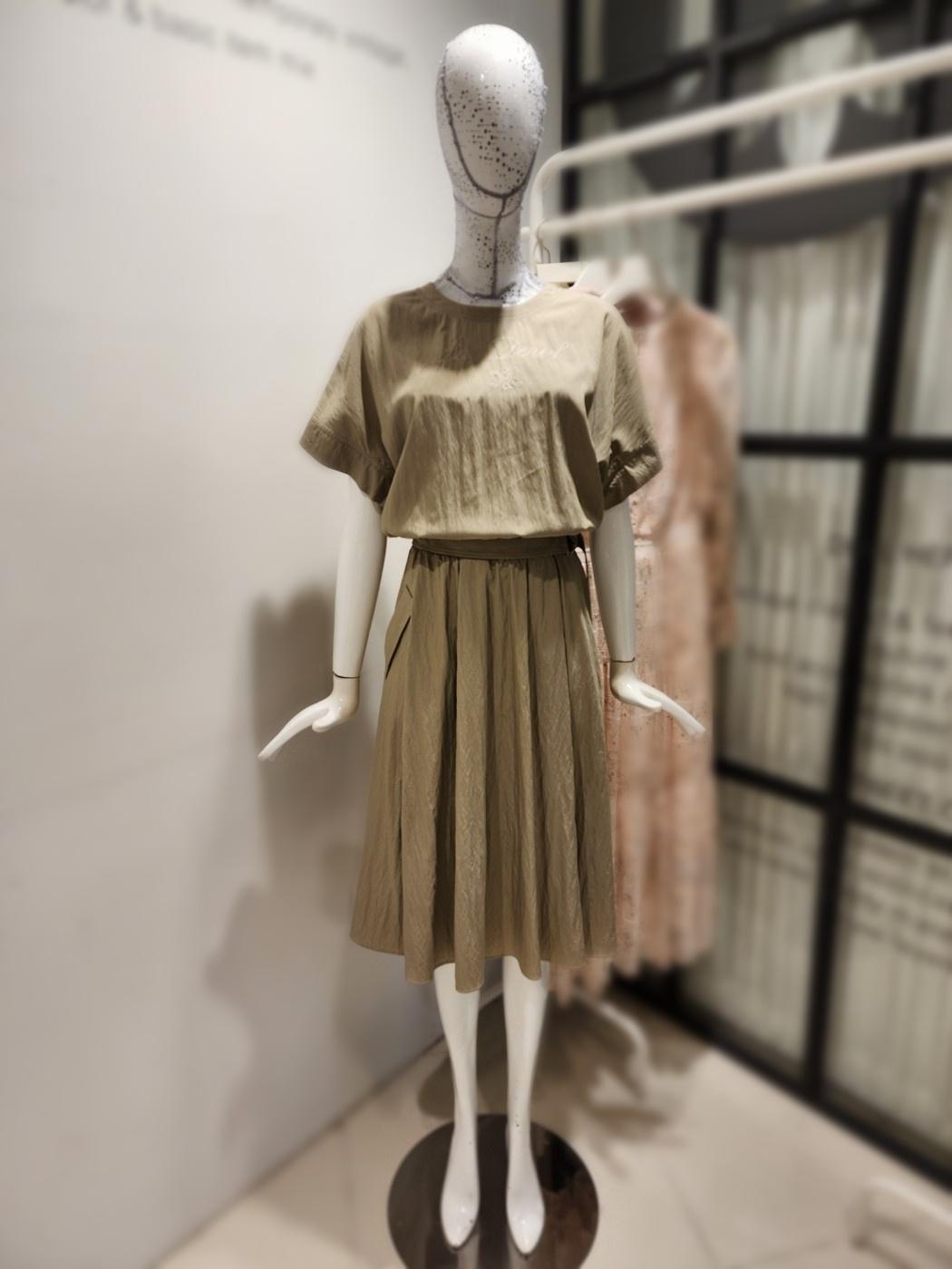 듀엘 벨티드 개더 플리츠 원피스 L242PSE038