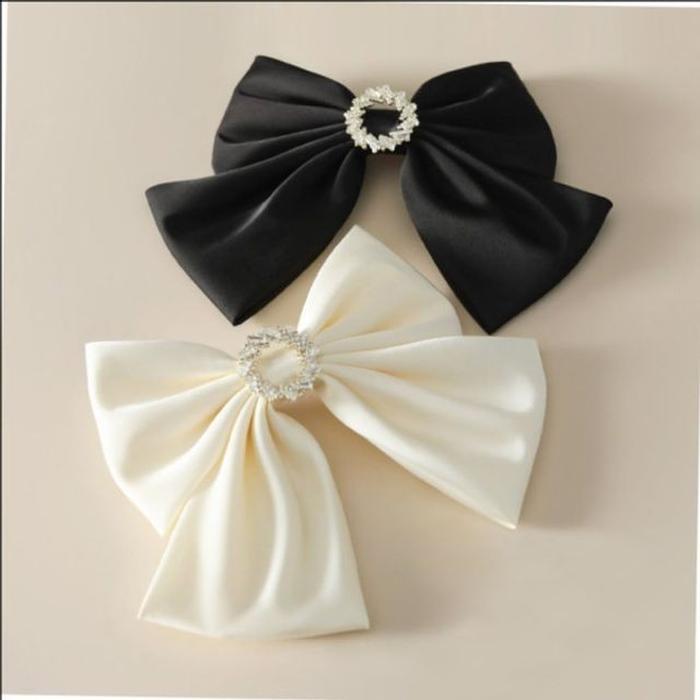 レディース デイリーコーデ サテンリボン セットアップ 上品リボンピン ラグジュアリースタイル 上品