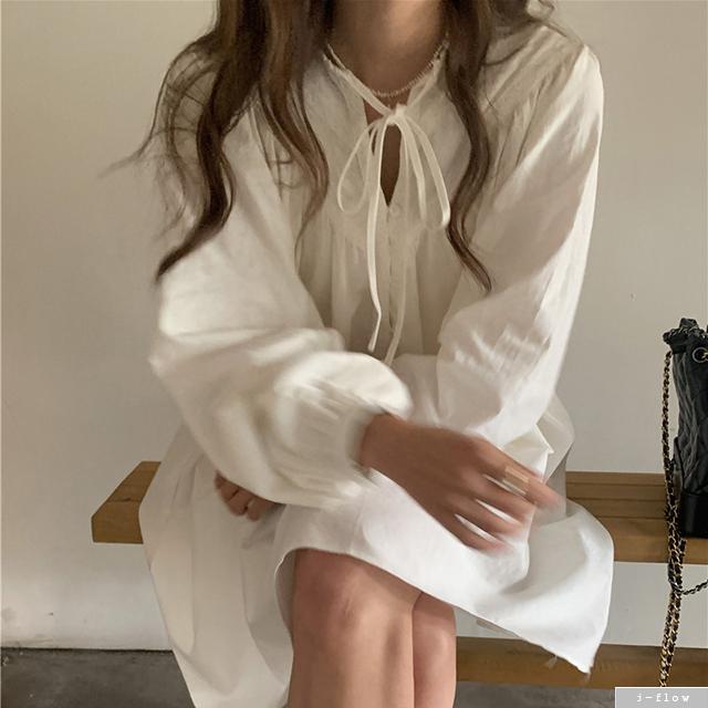 몽스 アバン ベビー ドール コットン オーバーフィット ミニ ワンピース 1col 春 秋 結び目 バルーン ボタン ジェイフロウ