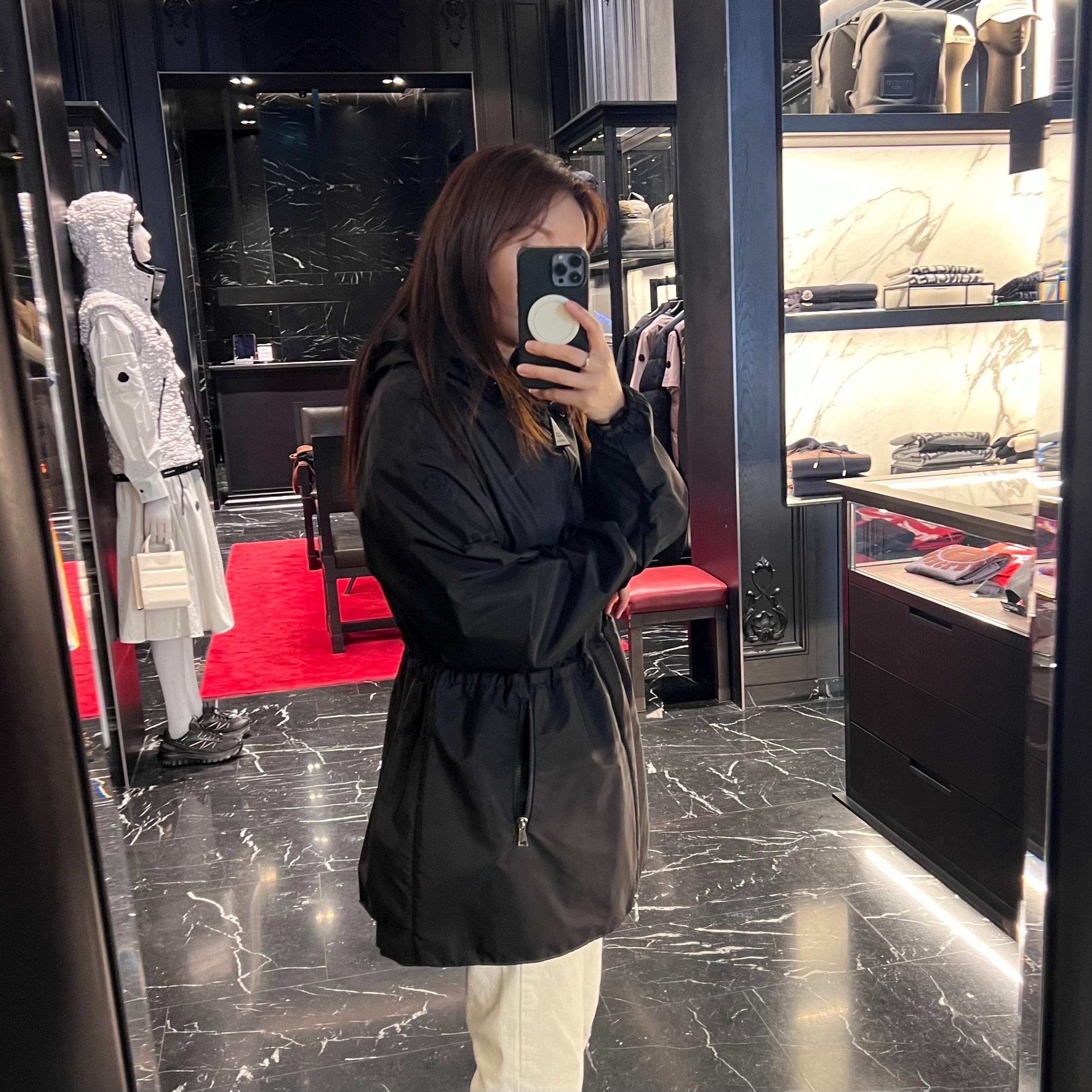 MONCLER Weteau レディース ウインドブレーカー フード ジャケット (本体のみ/別売り)