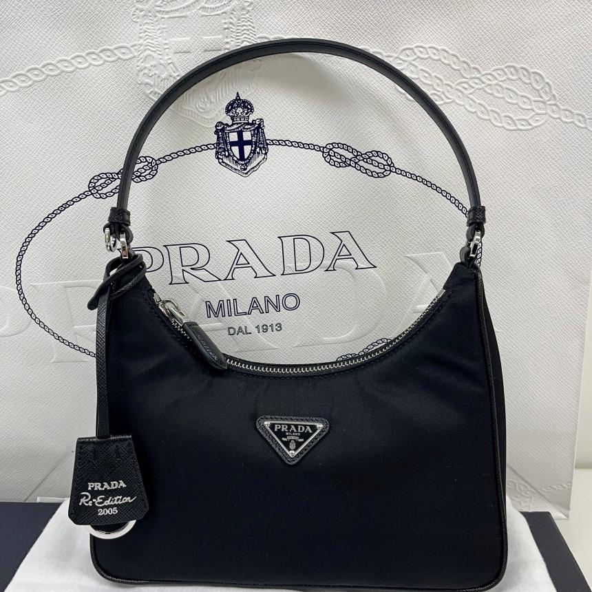 【国内百貨店】プラダ ホーボーバッグ テスート ミニバッグ 2005 リナイロン チェーン
