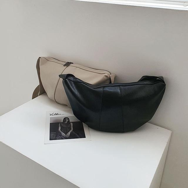 クロワッサン 半月型クロスバッグ ショルダーバッグ 男女兼用