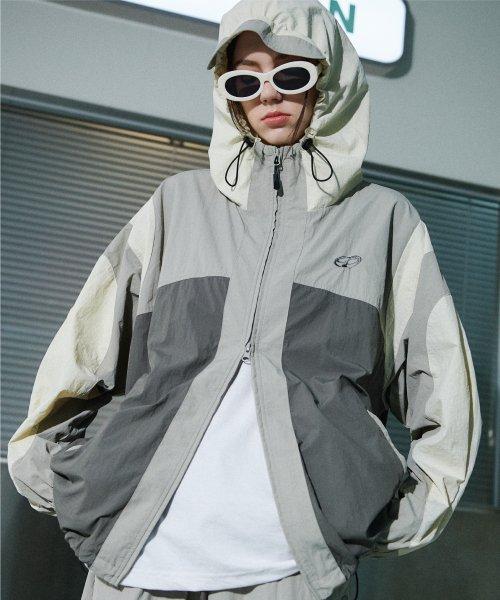 [꼼파뇨] クラッキング フーデッド ウインドブレーカー グレー C23SC02