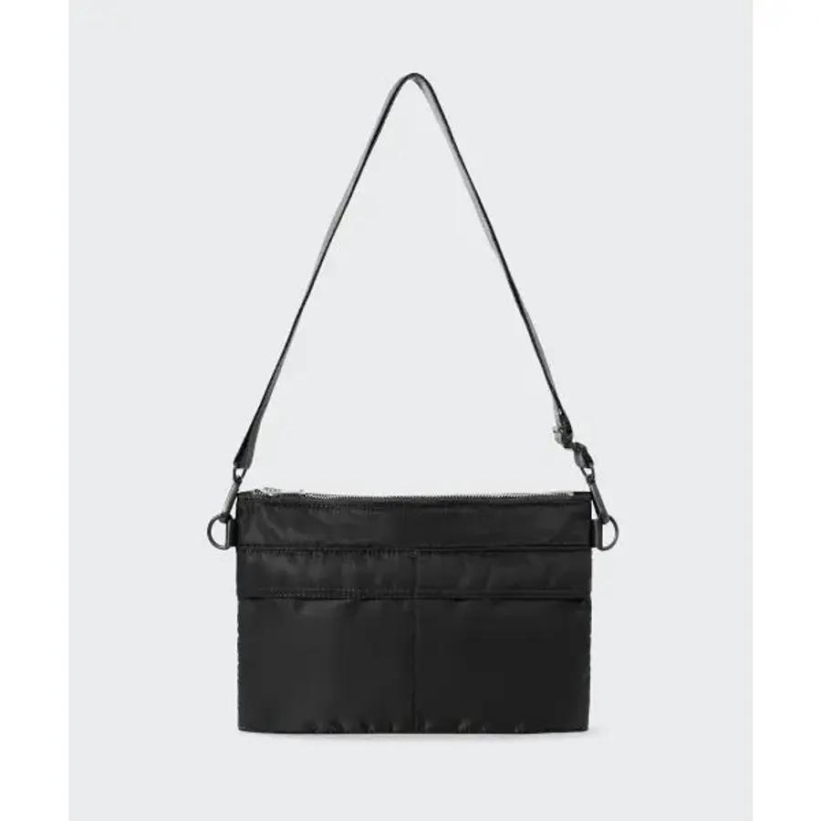 무신사스탠다드 AVR デュアル ポケット サコッシュ