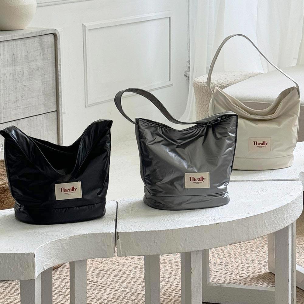IMA BAG GLOSSY NYLON 円筒形ショルダーバッグ 4C 光沢 艶感 軽量 バケットバッグ ポイント 春 夏 シルバー