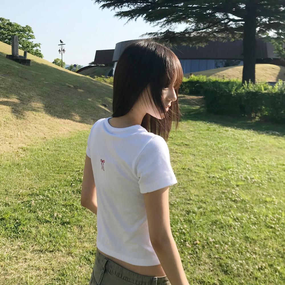 [RONG RONG] BACK RIBBON HEART SLIM CROP T SHIRTS (2color)