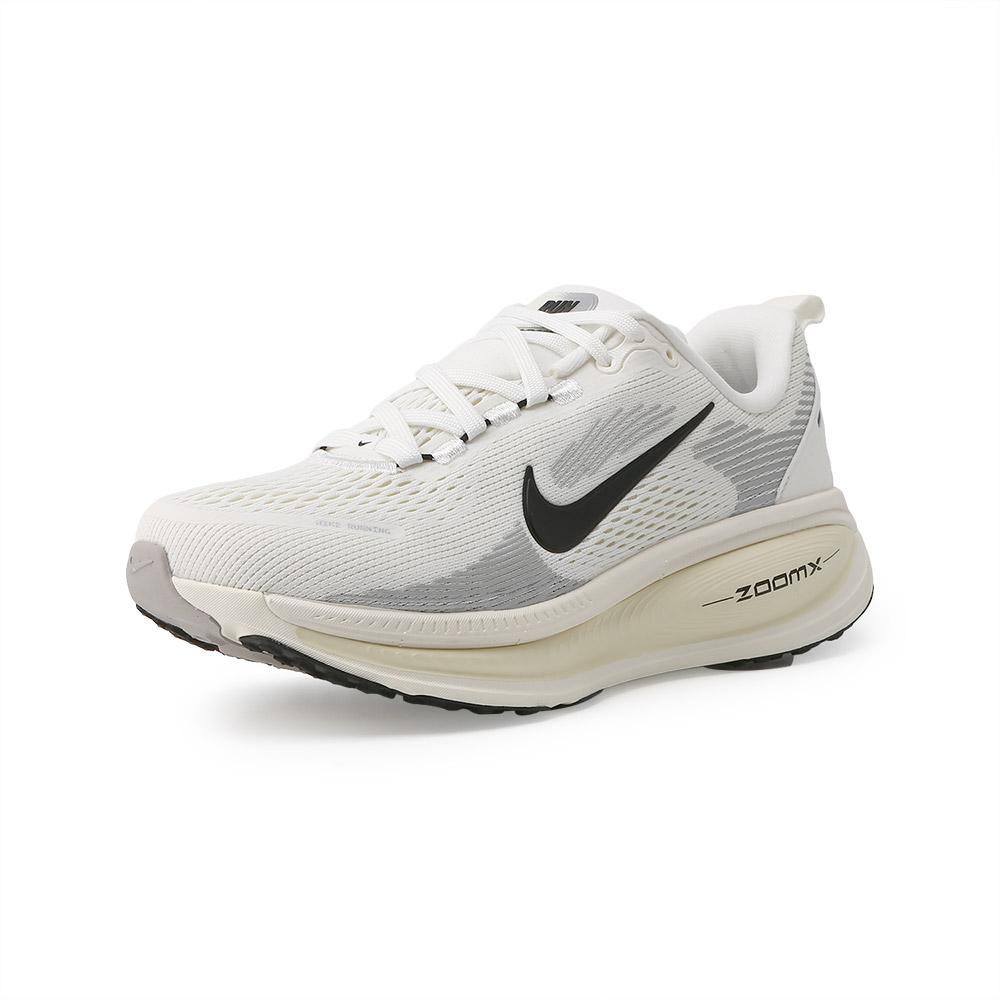NIKE ランニングシューズ WMNS Vomero 18 WIDE (IF0515-103)