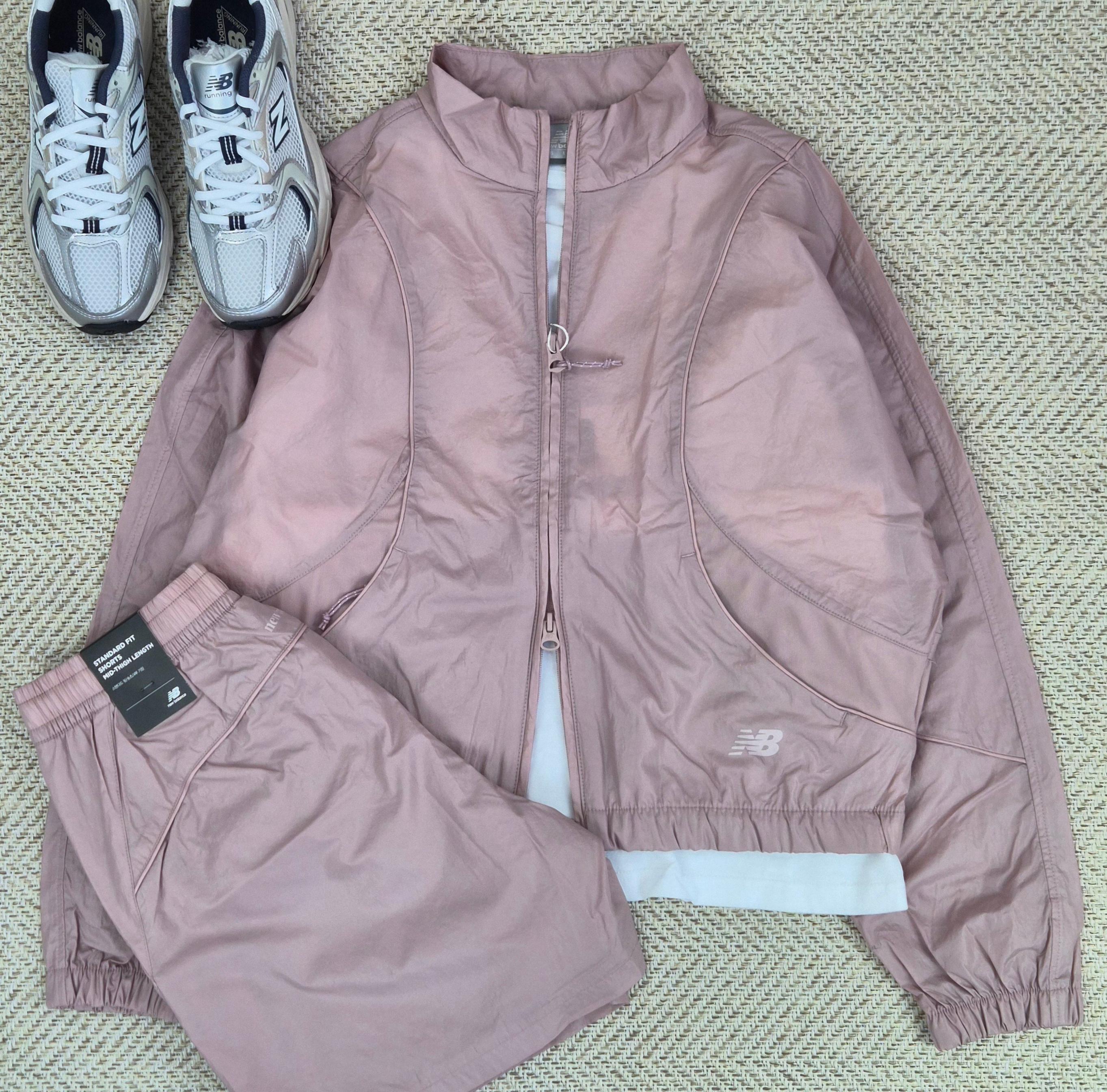 (国内店舗版) new balance レディース Essentials 軽量スタンドネック ウーブン ジャケット ウインドブレーカー NBNAG2W412
