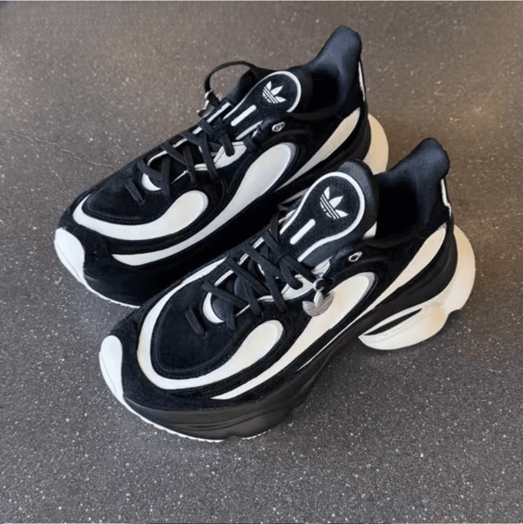 adidas (아디다스) WOMENS 25 OZWEEGO BENZ 厚底スニーカー ホワイト ブラック HQ2679