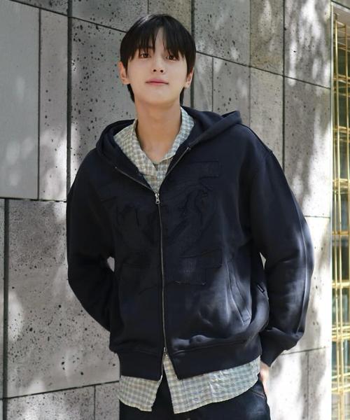 [메종미네드] DOODLE HEART APPLIQUE HOOD ZIP UP NAVY MM253MHZ01NV00