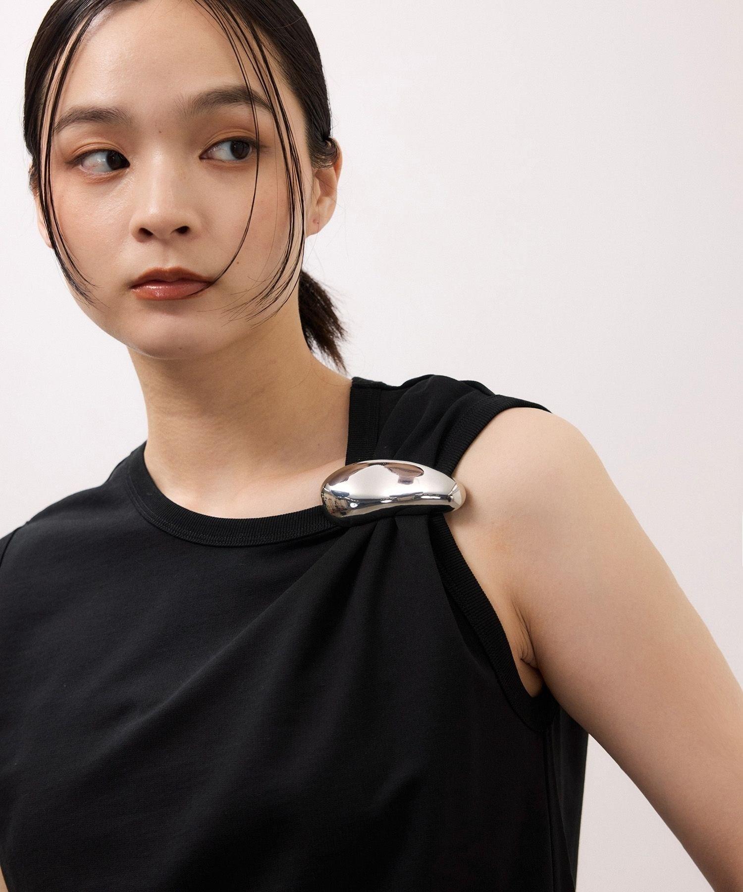 ADAM ET ROPE' FEMME  ブローチ ノースリーブ トップ  レディース トップス