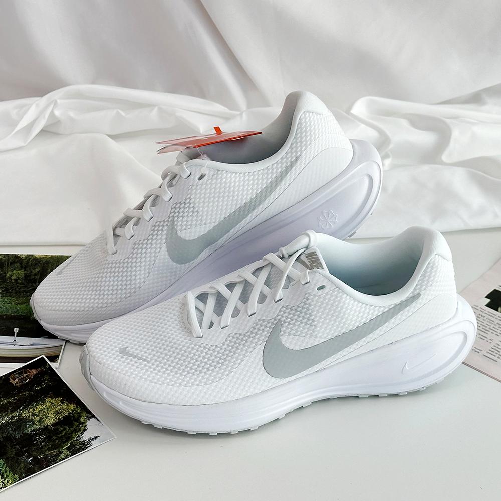 NIKE Revolution 8 履き心地の良い レディース スニーカー 幅広 ランニングシューズ ジムシューズ ジョギングシューズ ホワイト