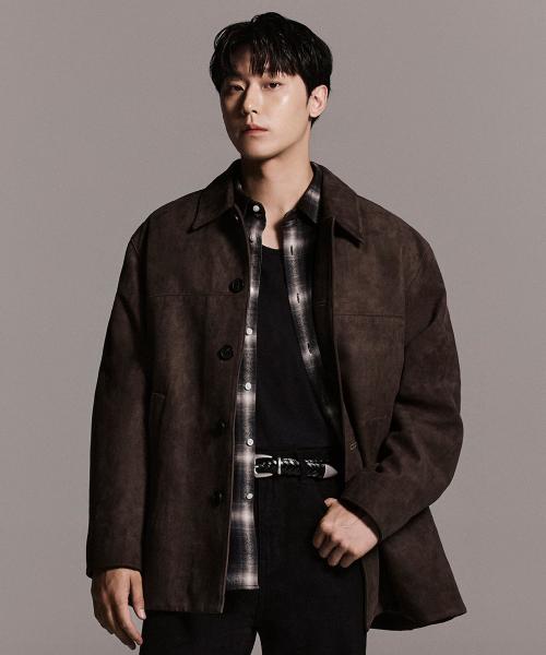[무신사 스탠다드] 신세틱 스웨이드 카코트 [브라운] MMELJ5D12-BR
