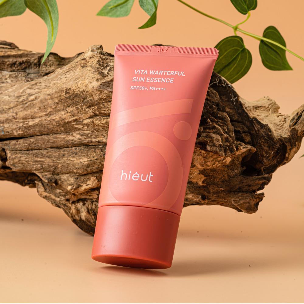 ヒウッ NEW ビタ ウォーターフル サンエッセンス SPF50+ PA++++ 50ml, 1個